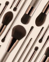 Delilah - EyeShadow brush (op=op)