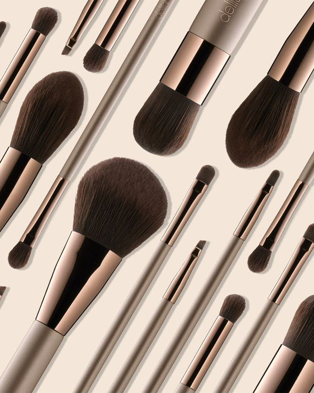 Delilah - EyeShadow brush (op=op)